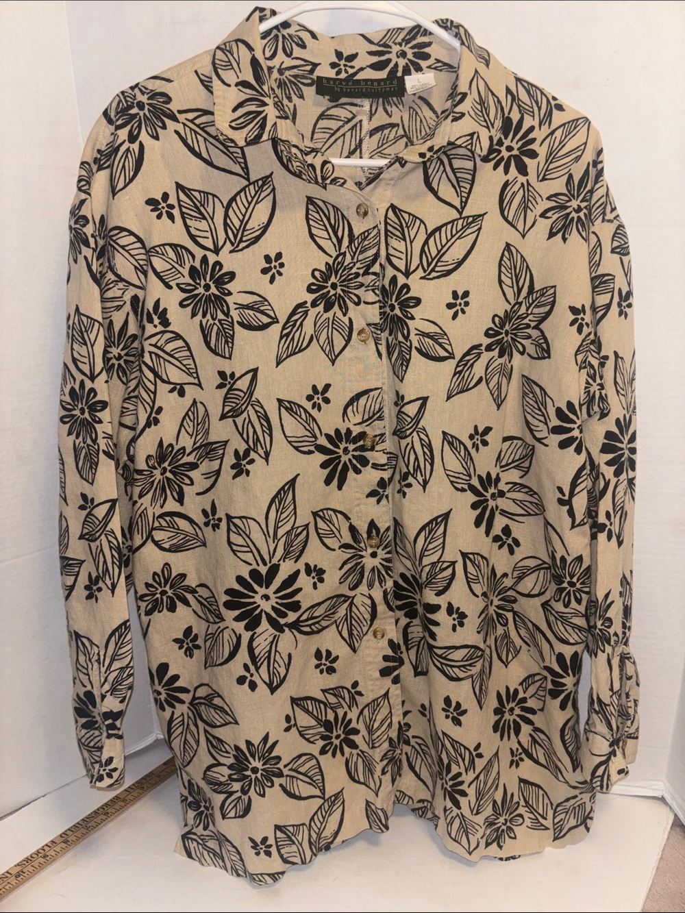 HARVE BERNARD TAN AND BLACK FLORAL TOP SS BUTTON DOWN LINEN/COTTON
SIZE LARGE